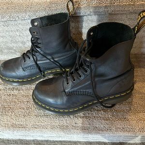 Dr martens boots, women’s size 6
